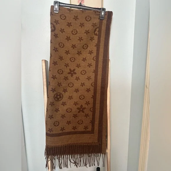 Designer luxury scarf - Picture 1 of 4